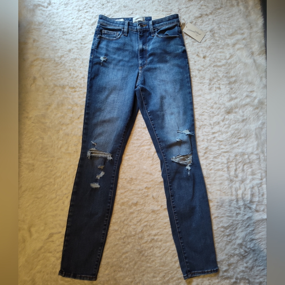 NWT!! UNIVERSAL THREAD MID-RISE JEANS Sz 6R